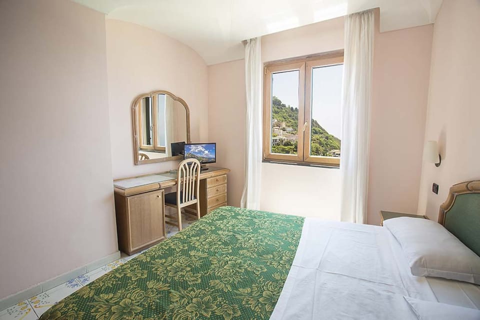 Standard Double Room | In-room safe, desk, cribs/infant beds, free WiFi