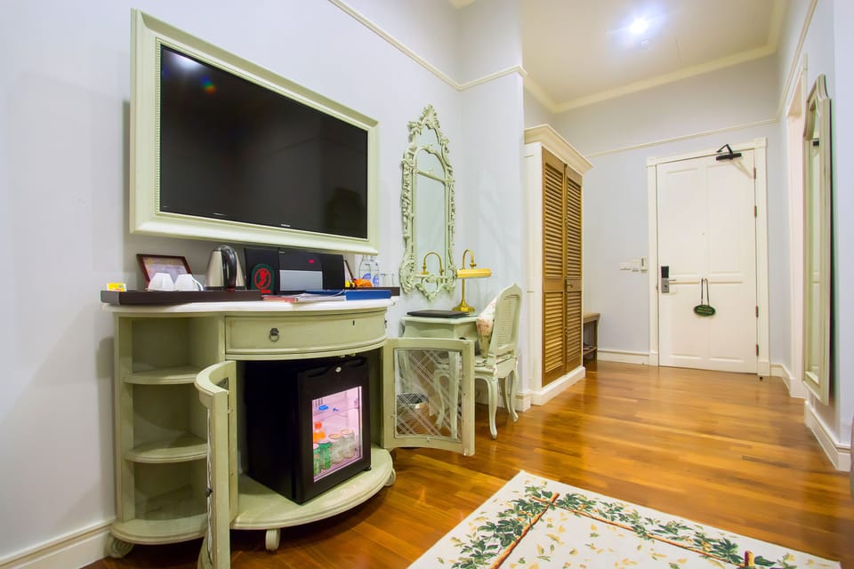 Premier Room /  Get 50 percents off Golf Green Fee from normal rate when you stay and play golf | Minibar, in-room safe, desk, blackout drapes