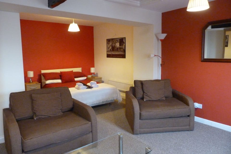 Room | Desk, blackout drapes, iron/ironing board, free WiFi
