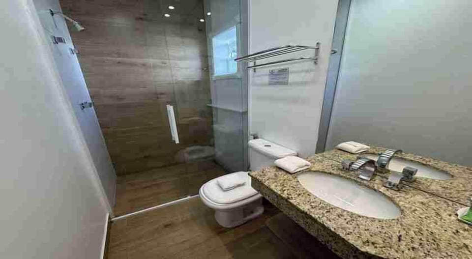 Romantic Double Room, 1 King Bed | Bathroom | Shower, free toiletries, hair dryer, bidet