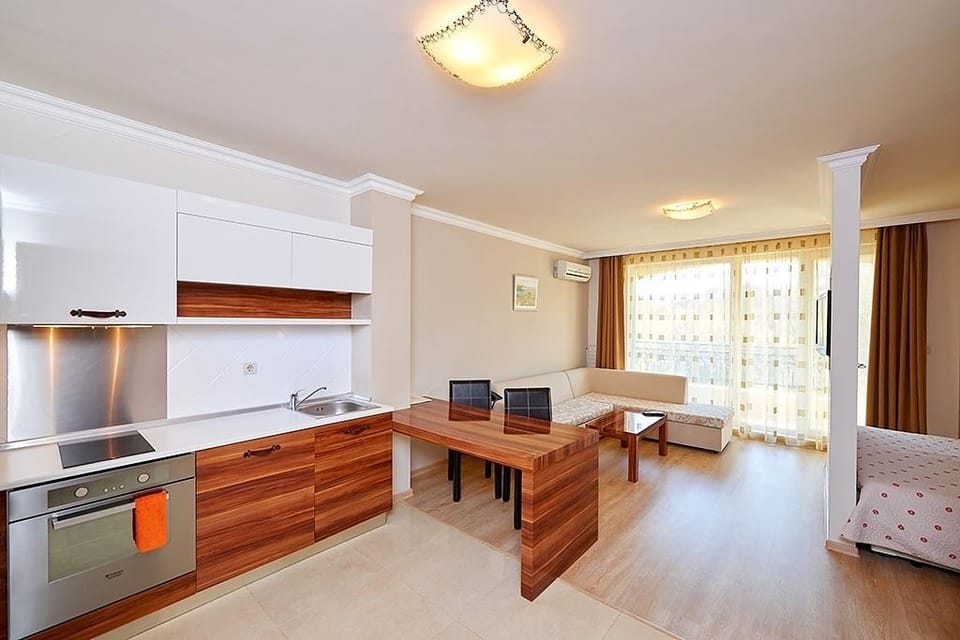 Luxury Studio, 1 Bedroom, Park View, Garden Area | Soundproofing, free WiFi, bed sheets