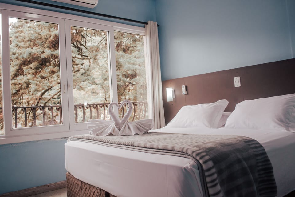 Deluxe Twin Room | Minibar, free WiFi, bed sheets