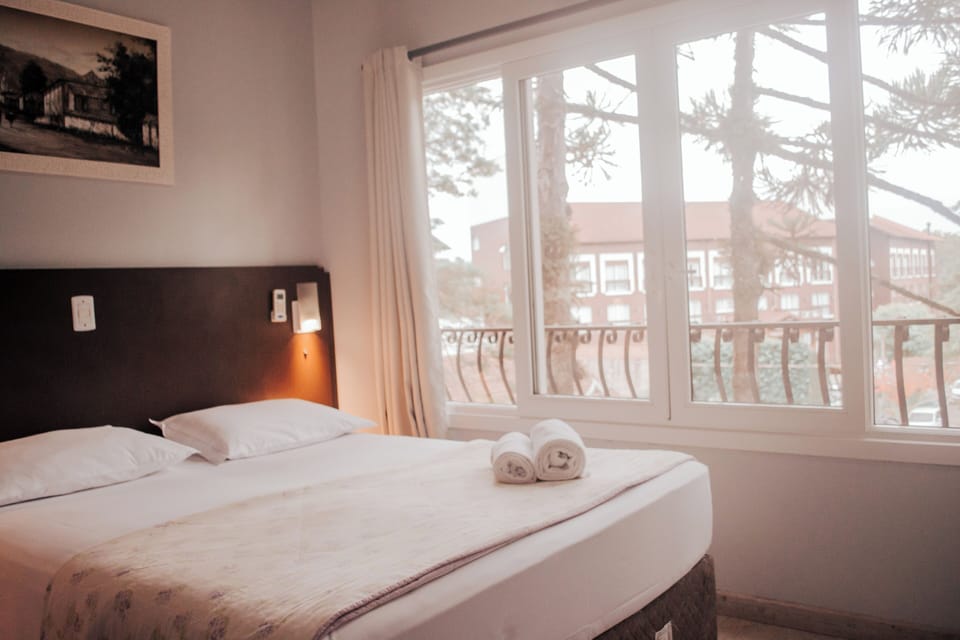 Minibar, free WiFi, bed sheets