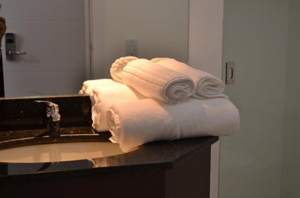 Standard Triple Room | Bathroom | Shower, free toiletries, hair dryer, towels