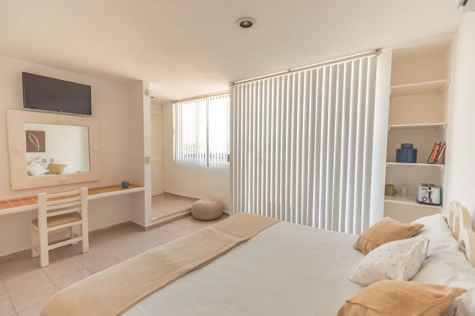Room, 1 King Bed, Garden View | View from room