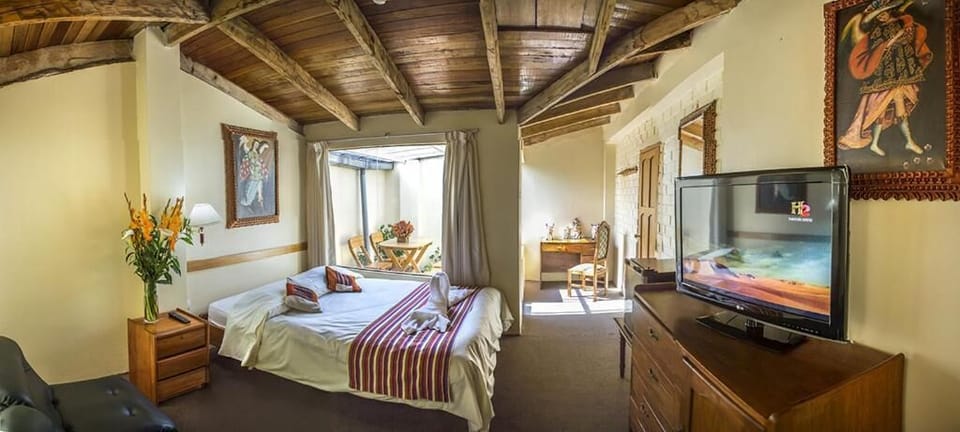 Junior Suite | In-room safe, individually decorated, desk, laptop workspace