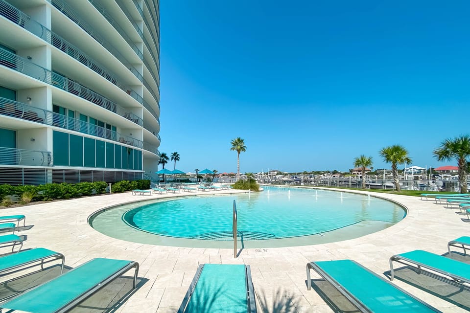 Indulge in resort-style amenities at Bella Luna. Our stunning outdoor pool offers the perfect escape with picturesque Ole River as your backdrop.
