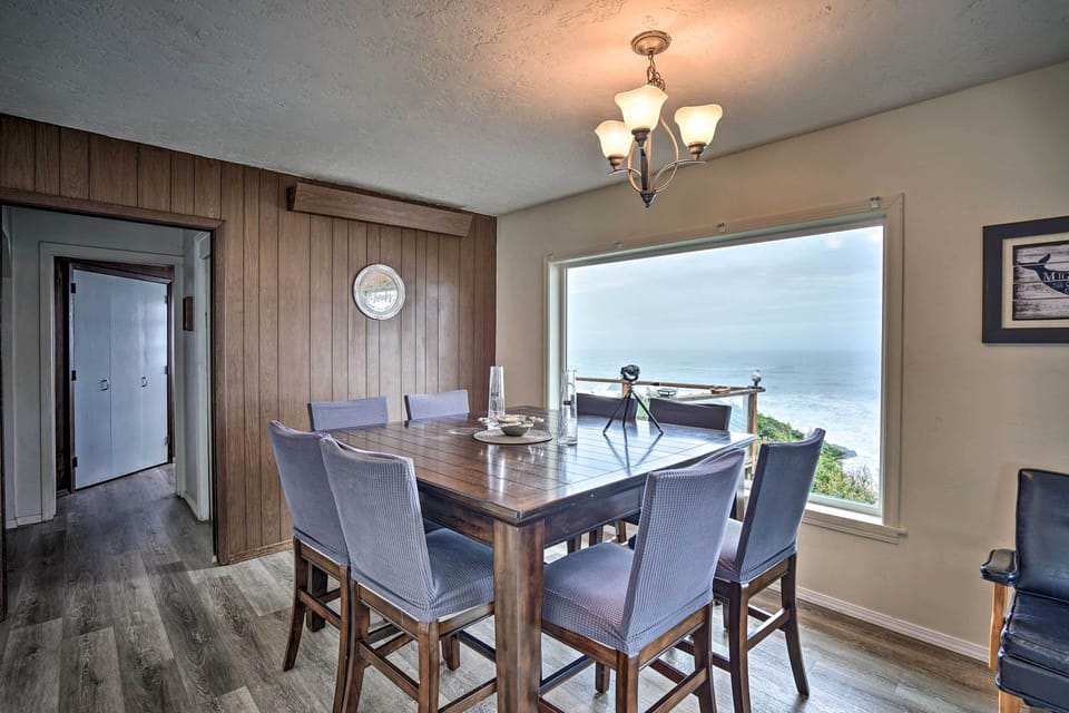 Dining Room | Main Level