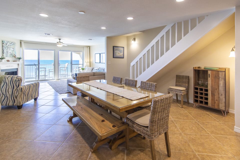 Dining for 8-9 on the spacious family made table!