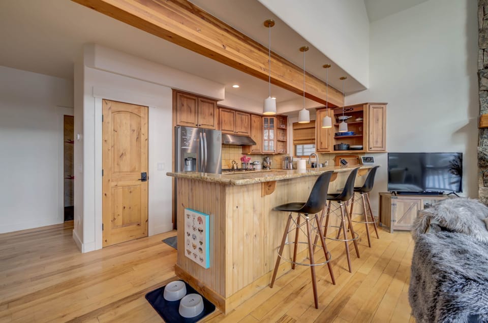 2nd Floor - Kitchen - There is even a place for the pup to eat. Dog bowls provided. 