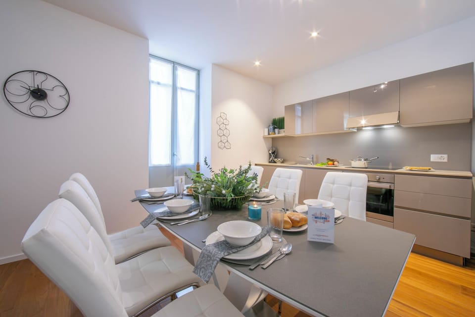 Family Apartment, 2 Bedrooms, 2 Bathrooms (Star of Lugano) | Dining