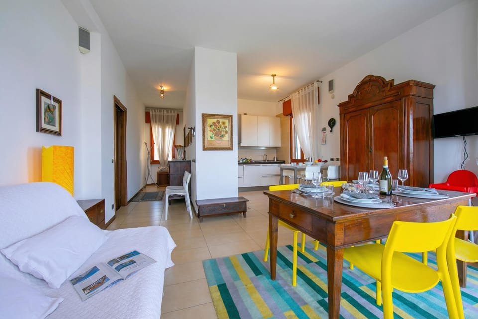 Family Apartment, 2 Bedrooms, Balcony (Casa Michelangelo) | Living area | 21-inch TV with cable channels