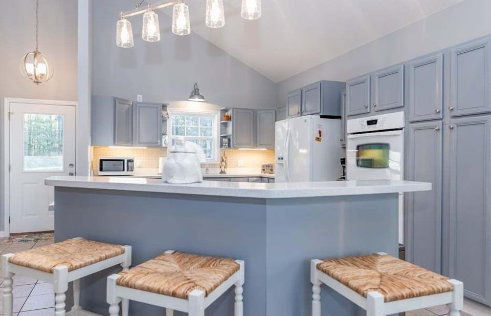 Kitchen Island with Bar Seating