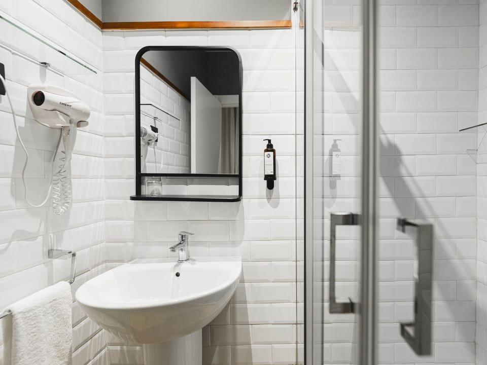 Shower, free toiletries, hair dryer, towels