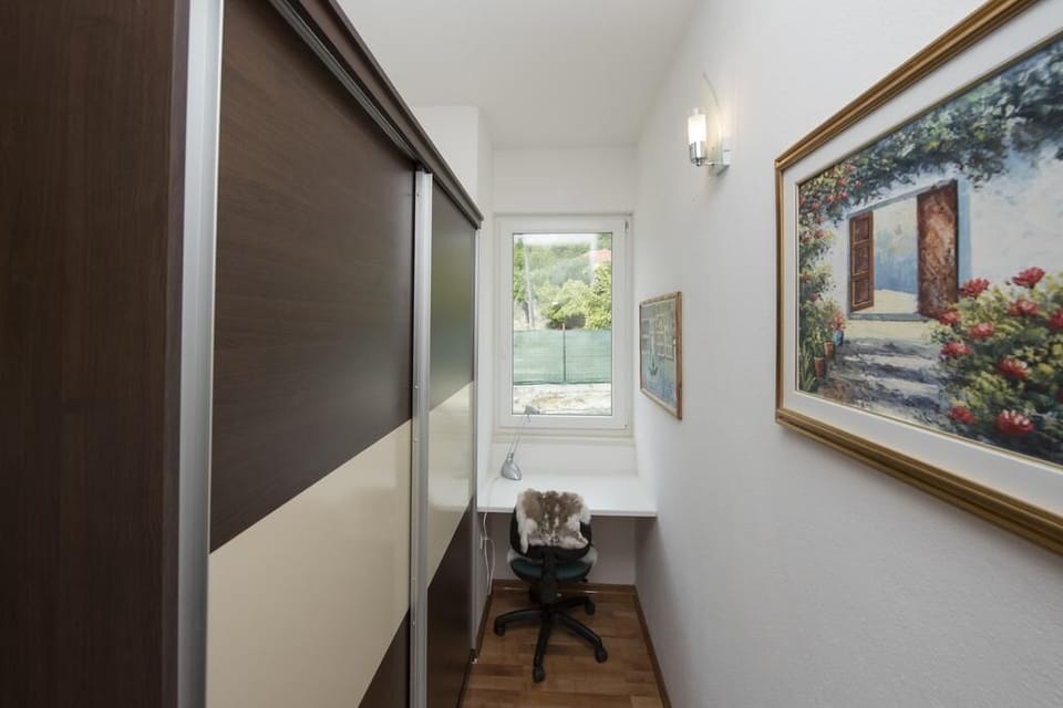 House (One Bedroom Home with Pool) | Room amenity