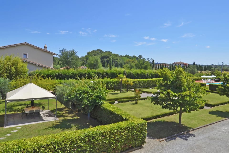 Family Villa, 4 Bedrooms, Fireplace, Mountainside (Tenuta Santa Colomba) | Property grounds
