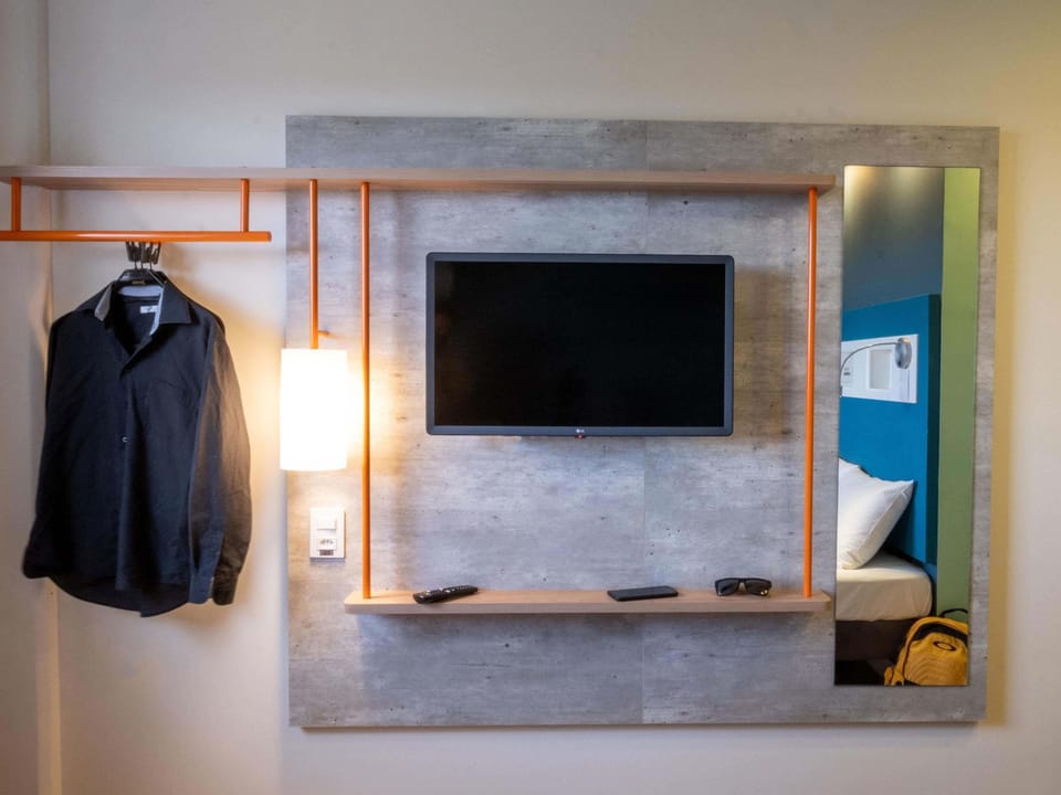 Standard Room, 2 Twin Beds | Soundproofing, iron/ironing board (on request), WiFi (free), bed sheets