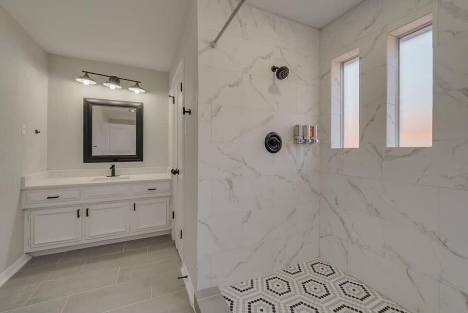 Master Bath Room