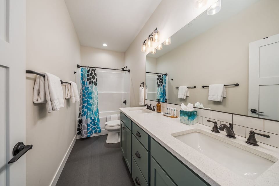 Lower Level Shared Bath for Queen Bedrooms