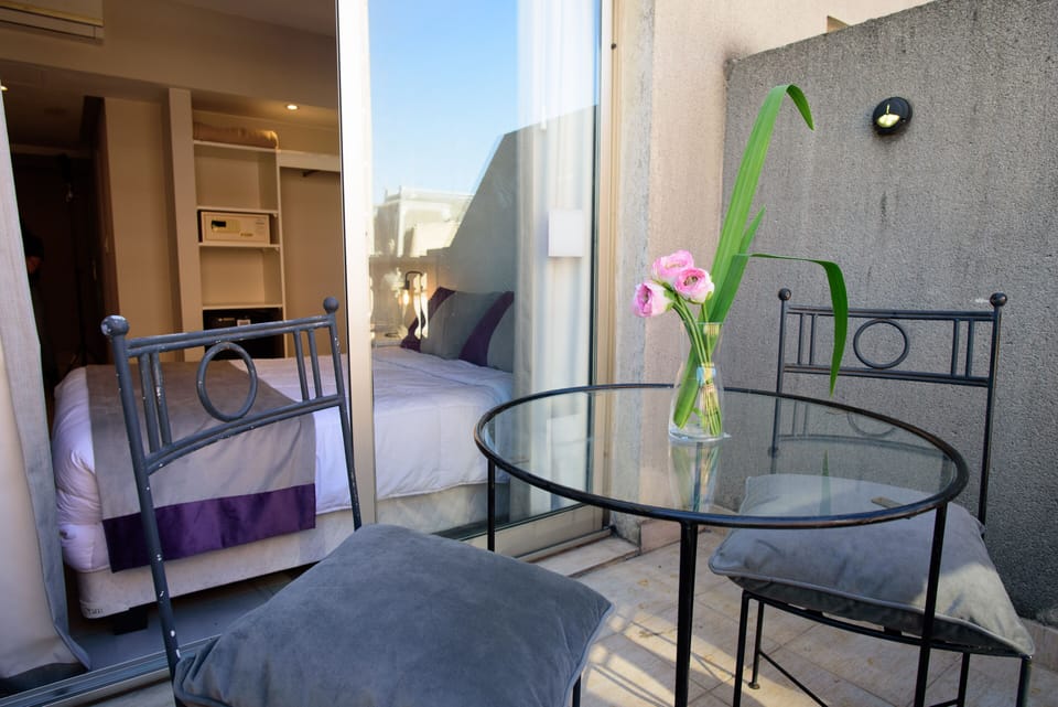Deluxe Double or Twin Room | Premium bedding, down comforters, pillowtop beds, in-room safe