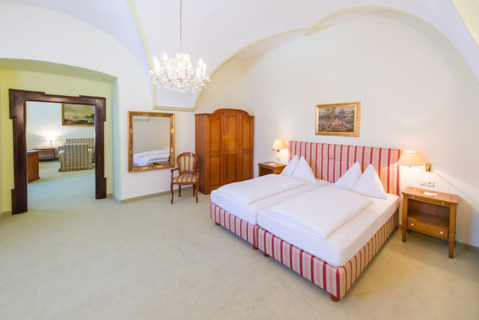 Apartment | Minibar, WiFi (free), bed sheets