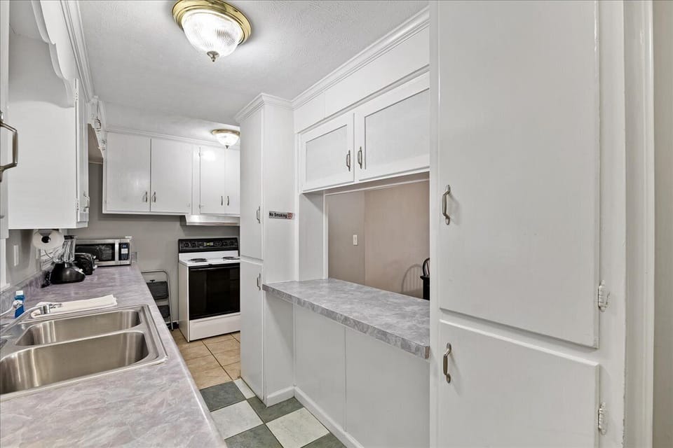 Fully equipped kitchen has everything you need!