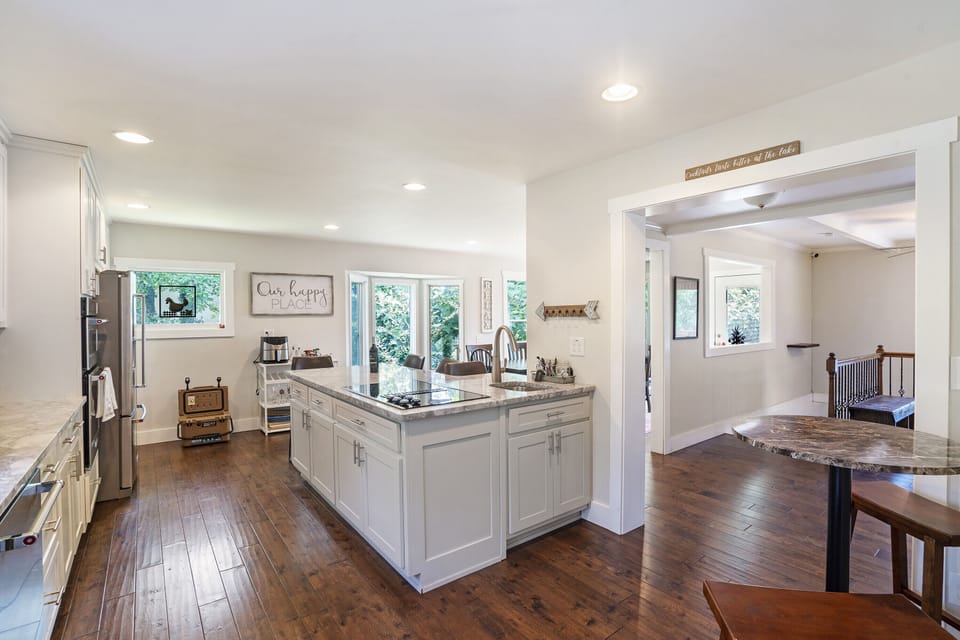 Large kitchen with plenty of space to entertain