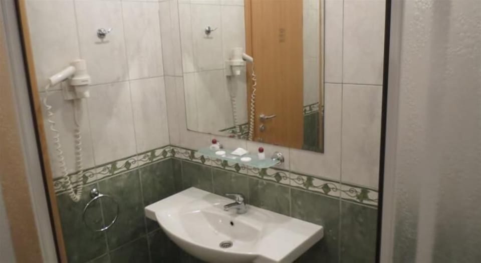 Free toiletries, hair dryer