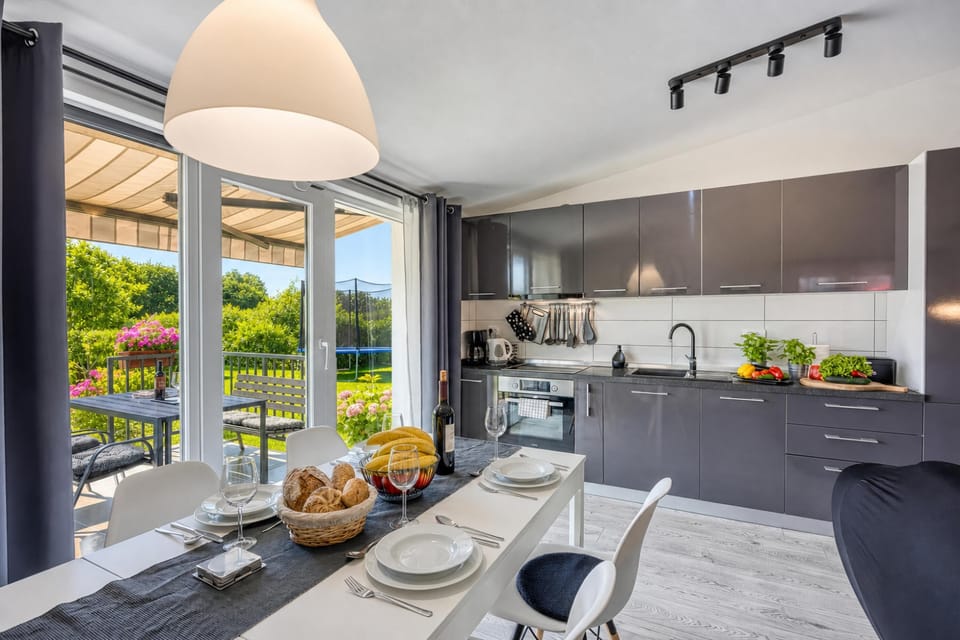 Family House, 2 Bedrooms, Microwave (Family Friendly House Kacana) | Private kitchen