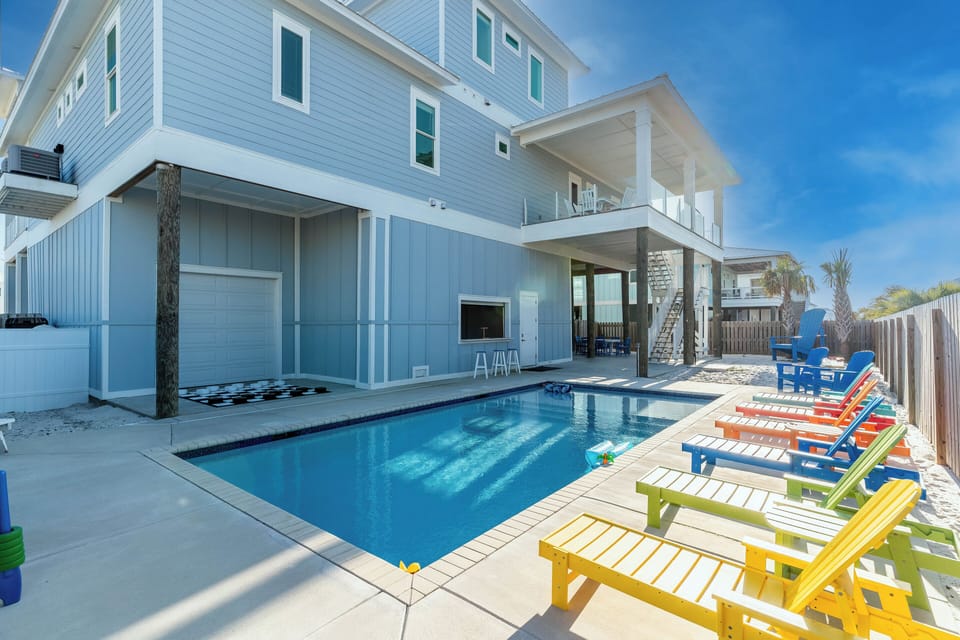 Pool with outdoor bar