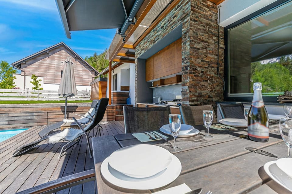 Standard Villa, 3 Bedrooms, 2 Bathrooms, Mountainside (Pool Villa Katja Kranjska Gora) | Outdoor dining