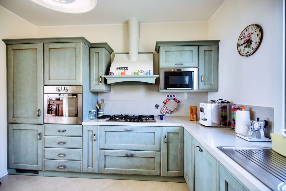 Family Villa, 5 Bedrooms, Microwave, Mountainside (Villa Lucia Riviera dei Fiori,) | Private kitchen