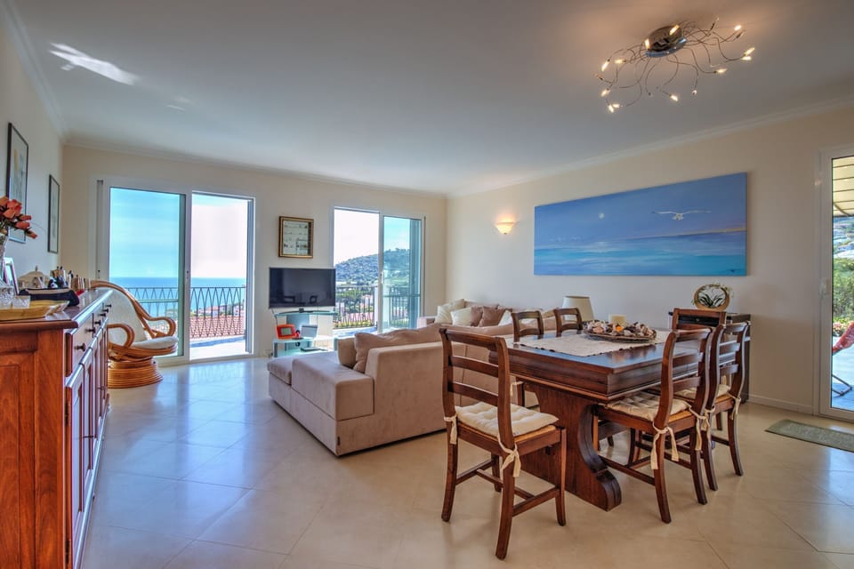 Family Villa, 5 Bedrooms, Microwave, Mountainside (Villa Lucia Riviera dei Fiori,) | Living area | TV, stereo