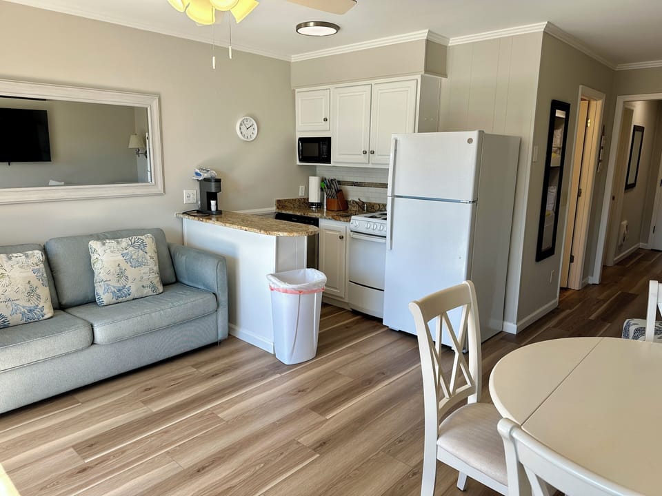 Living room/kitchen