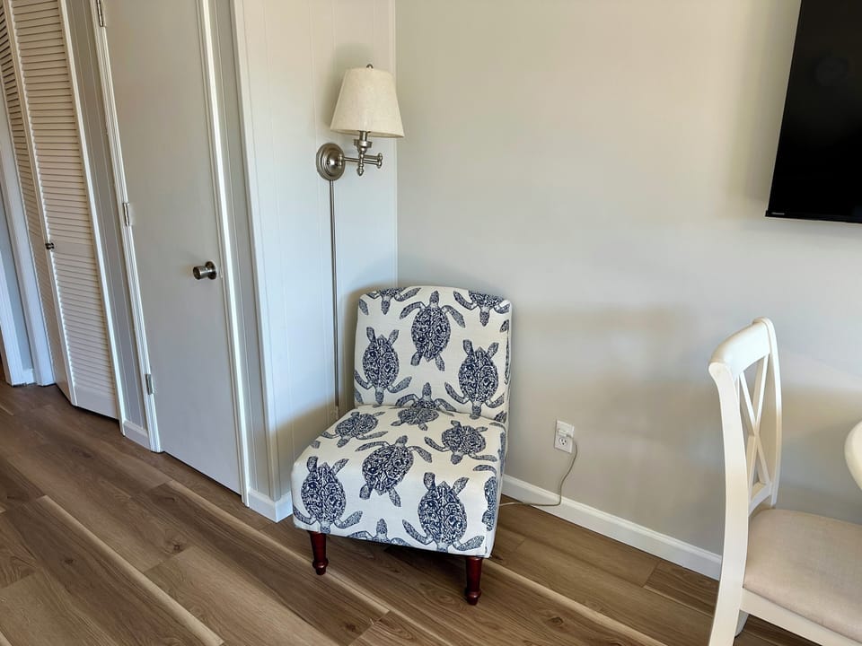 Living room - Nice chair and lamp for reading