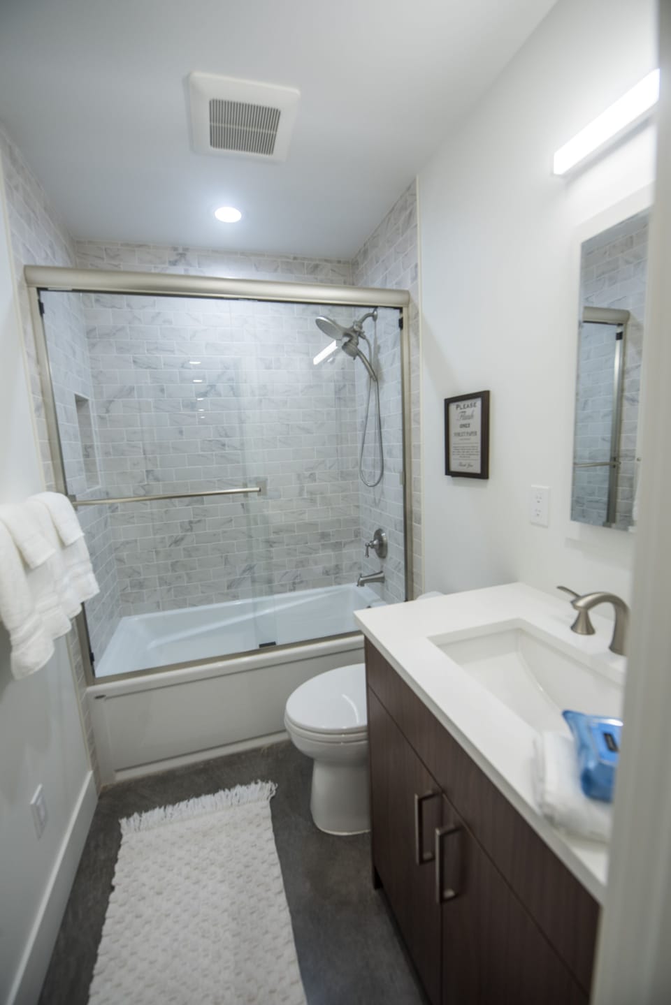 Full bath with Shampoo, conditioner, body wash and lotion 