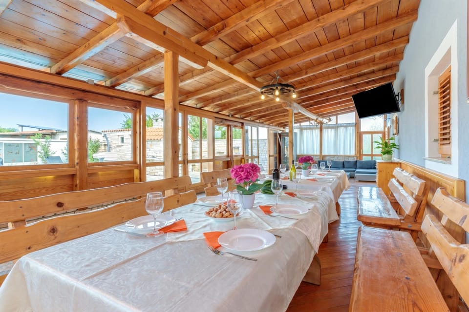 Family House, 6 Bedrooms, Balcony (Pool & Fun House Betiga 1 With Gym) | Dining