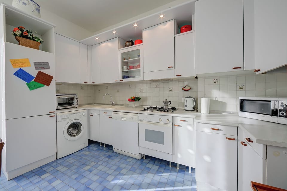 Family Apartment, 2 Bedrooms, 2 Bathrooms, Sea Facing (Sunrise Apartment Seaview) | Private kitchen | Dining tables