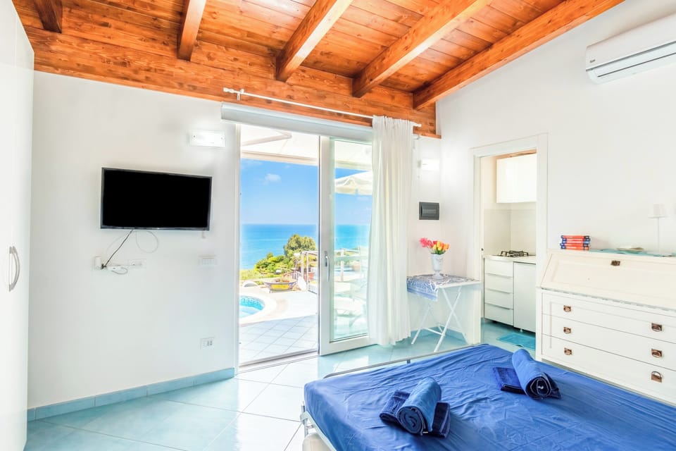 Honeymoon Studio, Sea View (Dependance Castiglione With Pool And) | Free WiFi, bed sheets