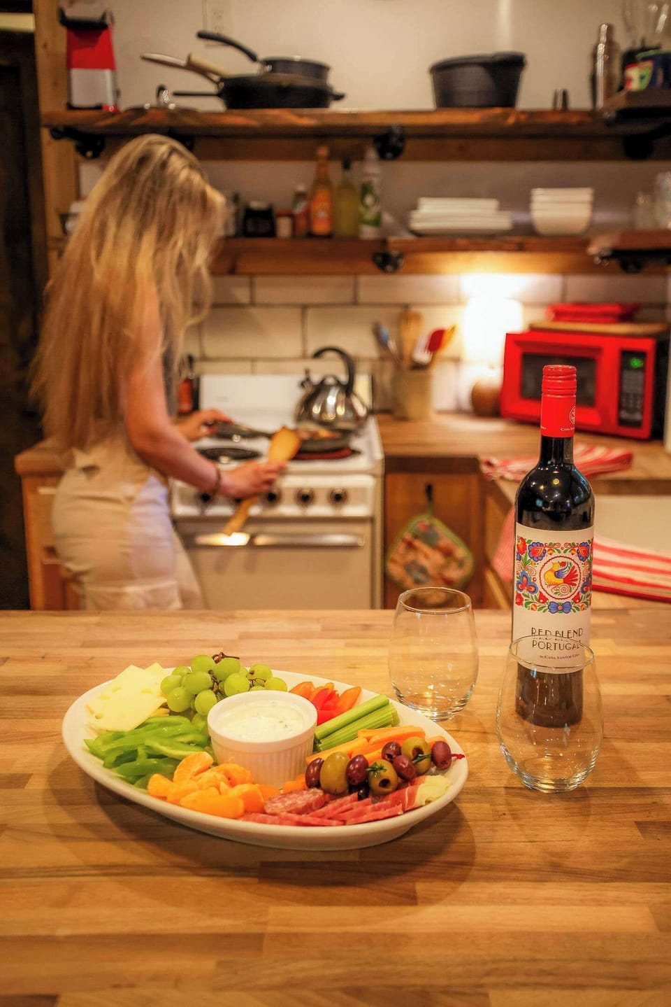 Wine and snacks before dinner? Ok! 