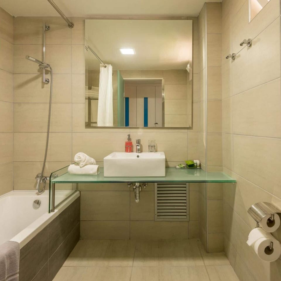 Bathroom | Combined shower/tub, deep soaking tub, designer toiletries, towels