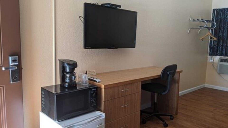 Standard Room | Desk, laptop workspace, blackout drapes, iron/ironing board