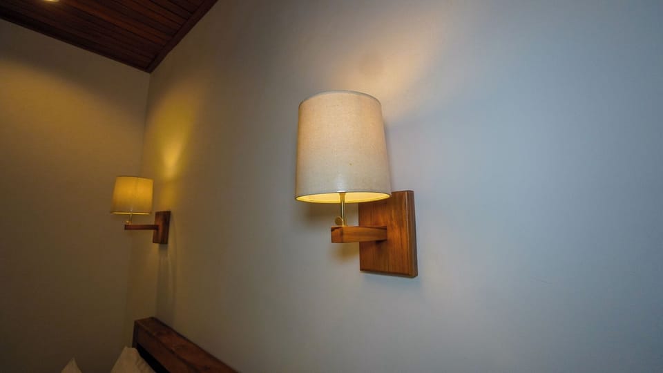 Deluxe Room with Balcony | Desk, free WiFi, bed sheets
