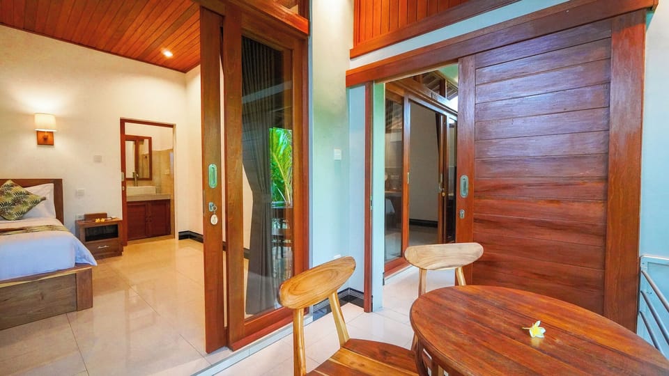Deluxe Room with Balcony | Desk, free WiFi, bed sheets