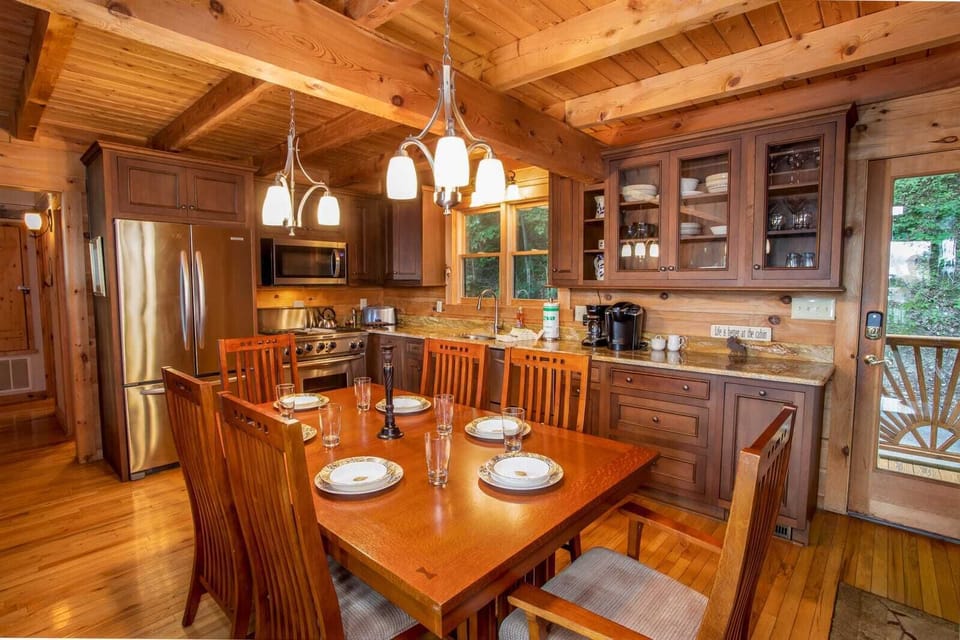 Dining for 6 at the Dining Table