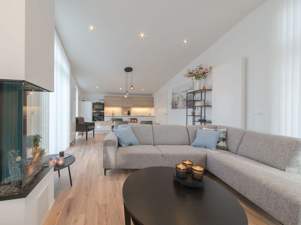 Table, Couch, Furniture, Property, Picture Frame, Building, Comfort, Wood, Interior Design, Lighting