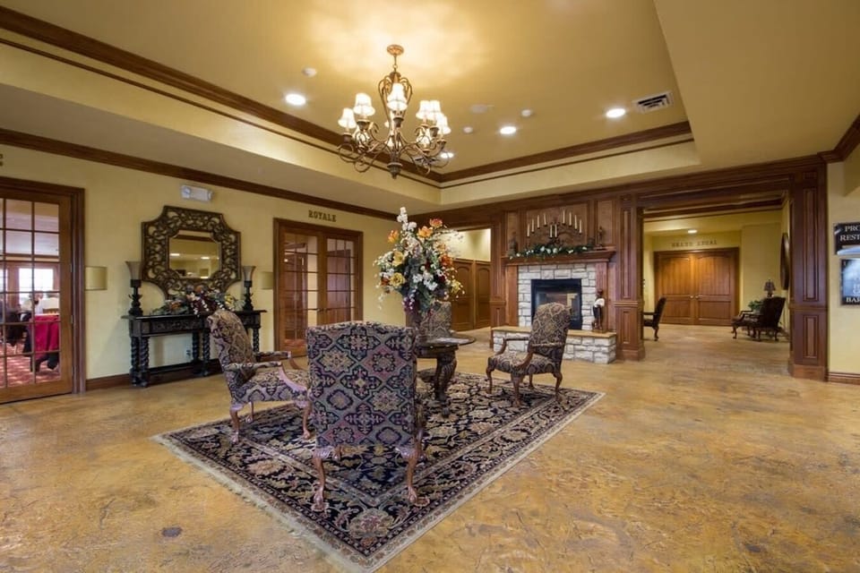 Pointe Royale branson clubhouse hall.