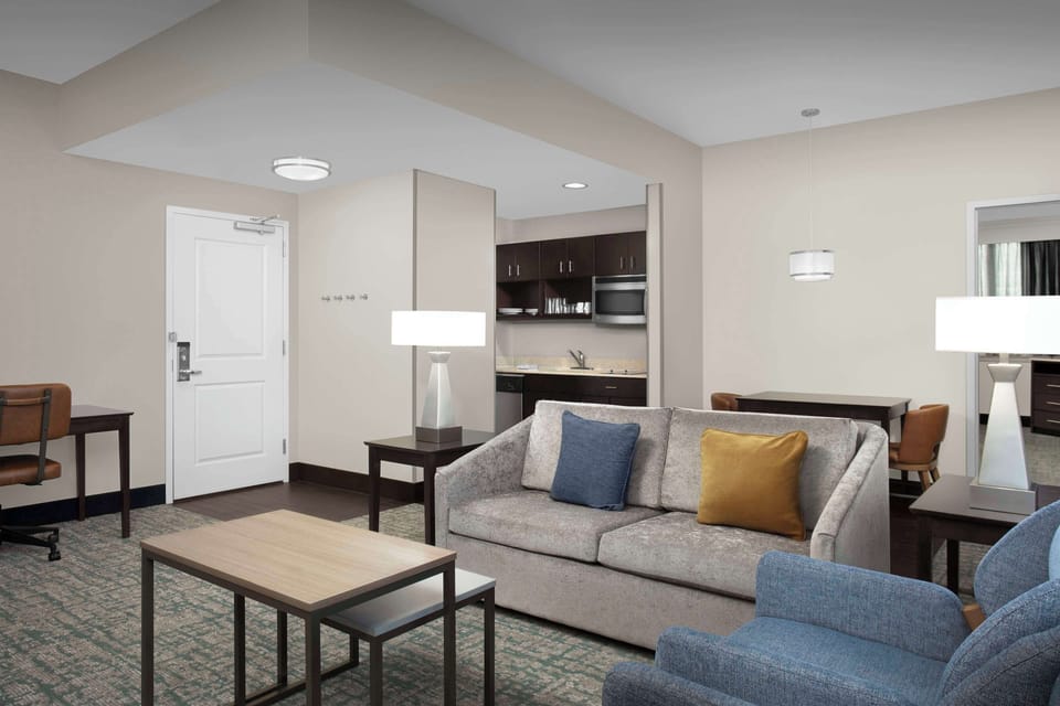 Suite, 1 King Bed, Non Smoking, Corner | Living area | 32-inch LCD TV with digital channels, TV, Netflix