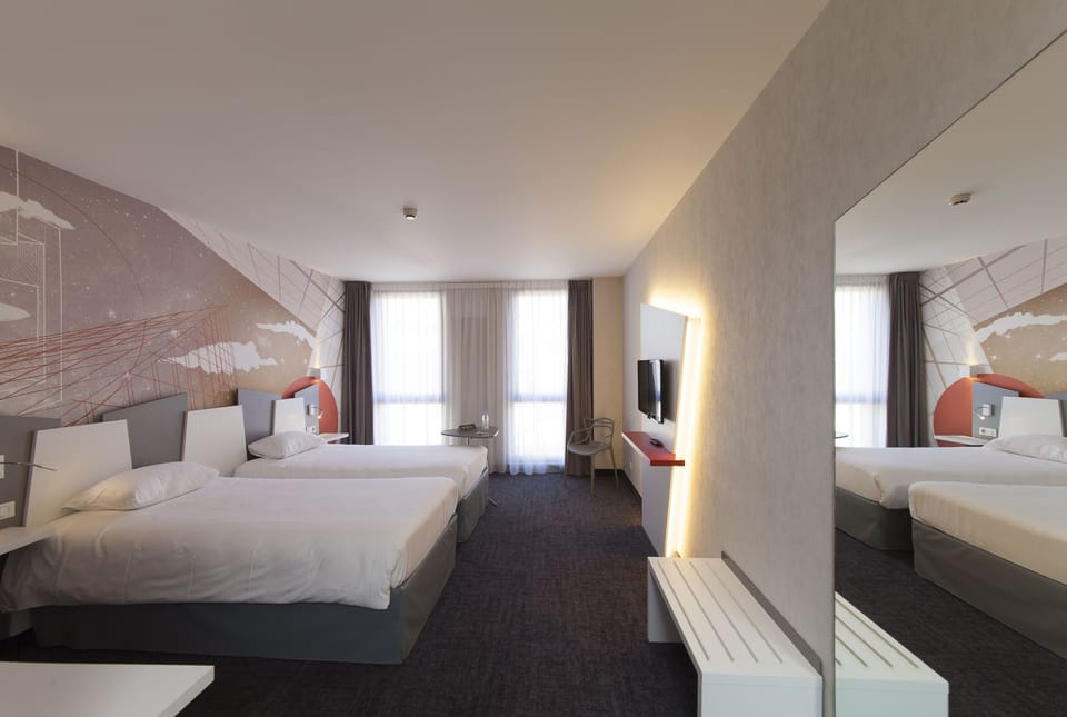 Standard Room, 2 Twin Beds | Individually decorated, individually furnished, desk, blackout drapes