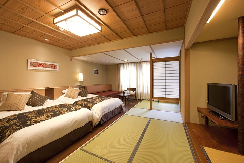HanaKurabu-Rakuwa twin room with open-air bath (Non-smoking) | Premium bedding, down comforters, in-room safe, desk